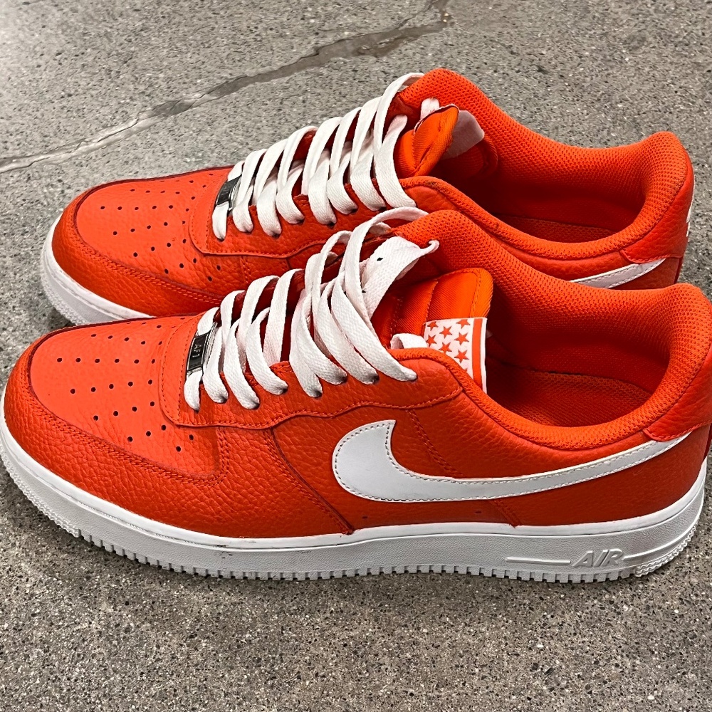 Mens NIke Air Force 1 Low "07 Team Orange Sneaker Sz 10